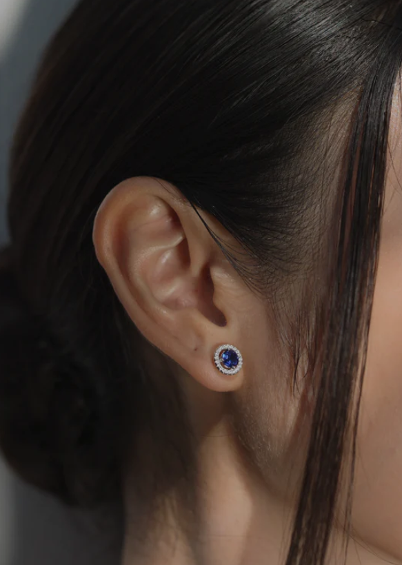 CARAT LONDON GWEN SAPPHIRE BLUE STUDS WHITE GOLD PLATED