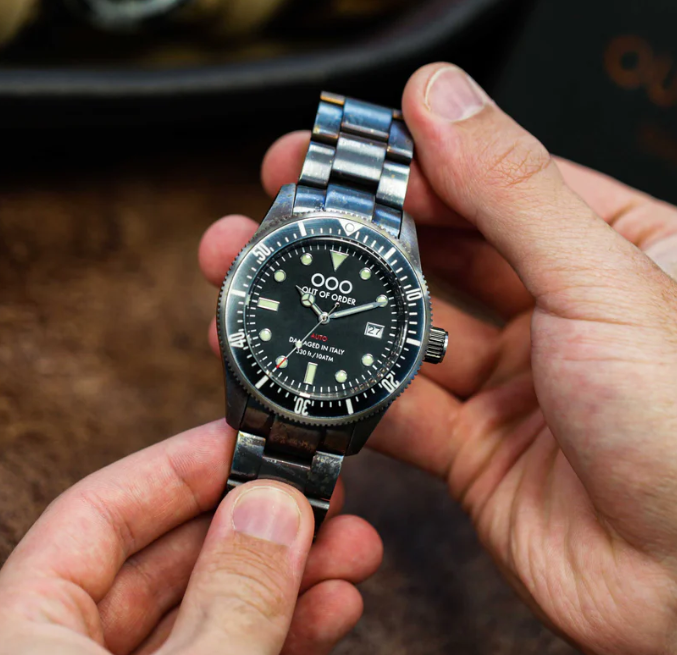 OUT OF ORDER WATCH BLACK AUTO 2.0