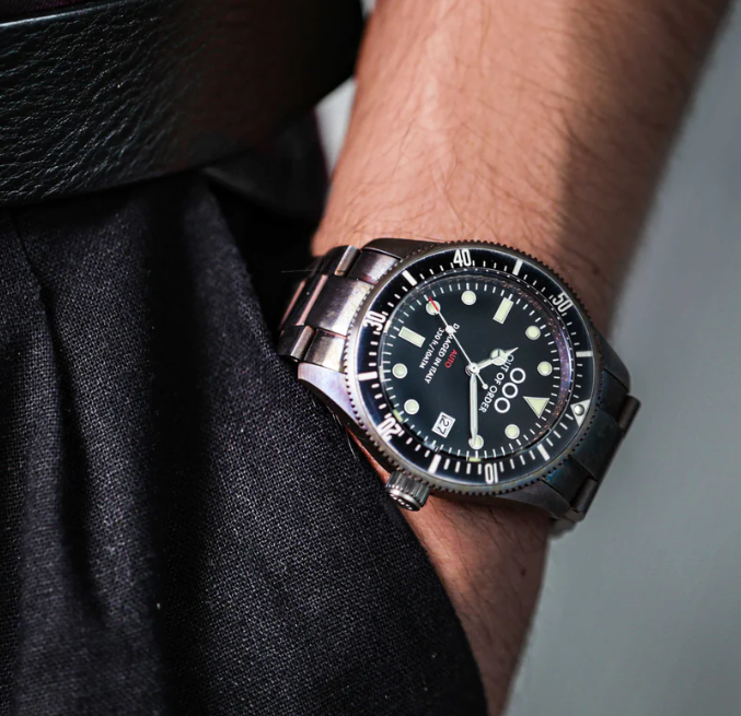 OUT OF ORDER WATCH BLACK AUTO 2.0