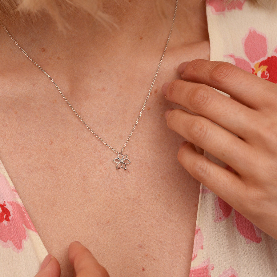 Hot Diamonds Amulet Flower Pendant | DP894 | by Hooper Bolton