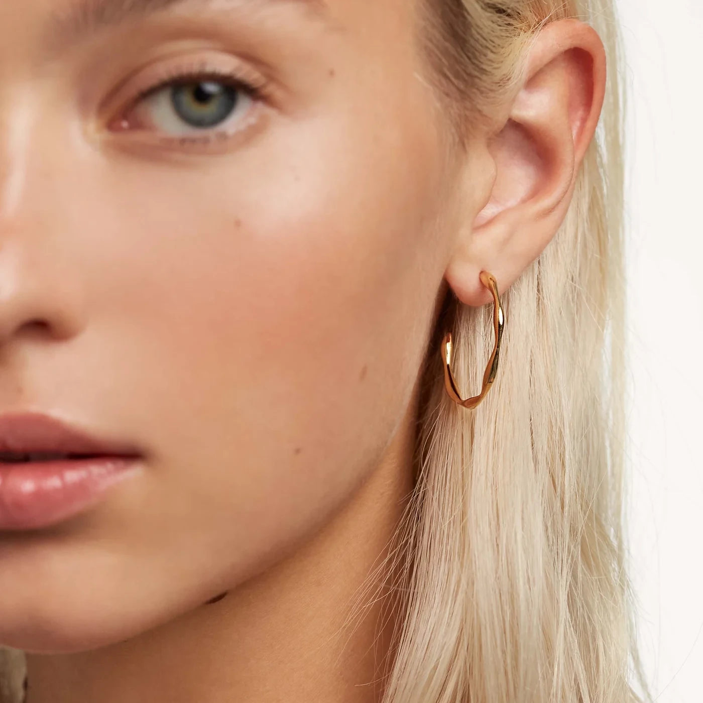 PDPAOLA | Vanilla Earrings | AR01-306 | designer earrings by Hooper Bolton
