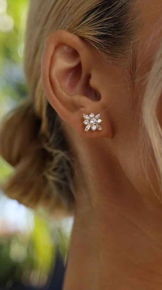 CARAT LONDON SNOWFLOWER STUD EARRINGS GOLD VERMEIL