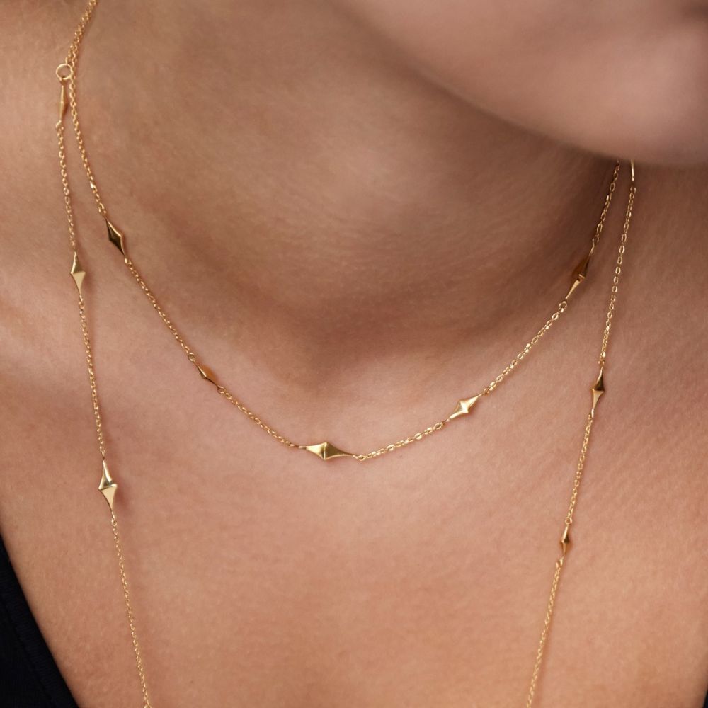 ALMAZ SHORT CHARM NECKLACE