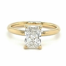 Load image into Gallery viewer, CERTIFIED 18ct YELLOW GOLD  LAB GROWN DIAMOND RADIANT CUT  ENGAGEMENT RING 1.00ct
