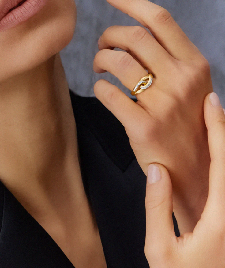 Nanis - 18ct Gold "libera" gold and diamonds embrace ring