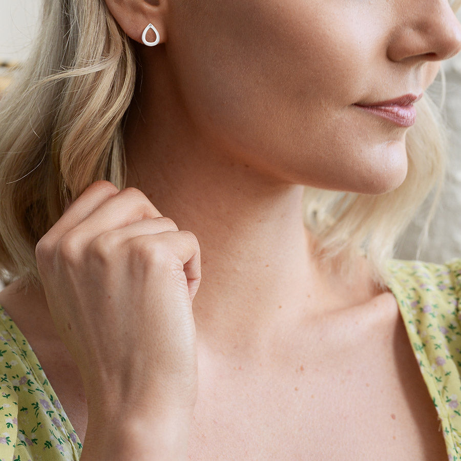 Hot Diamonds Amulet Teardrop Silver Earrings | DE615 | by Hooper Bolton