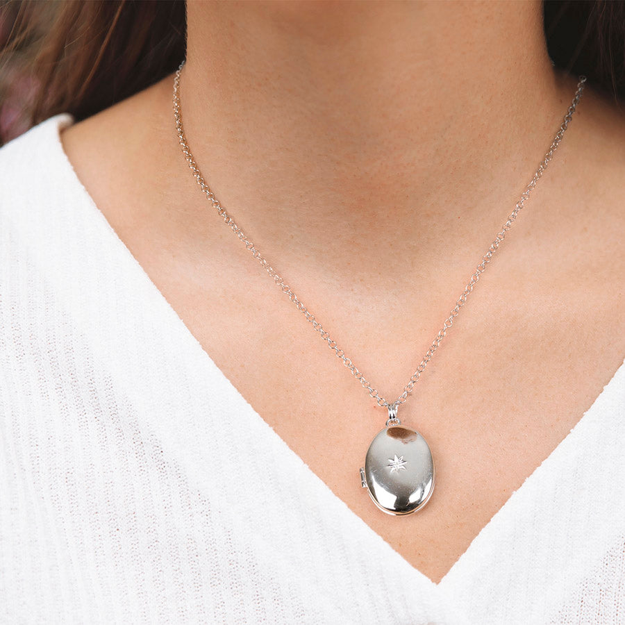Hot Diamonds Romantic Silver Oval Locket (DP143) | Hooper Bolton