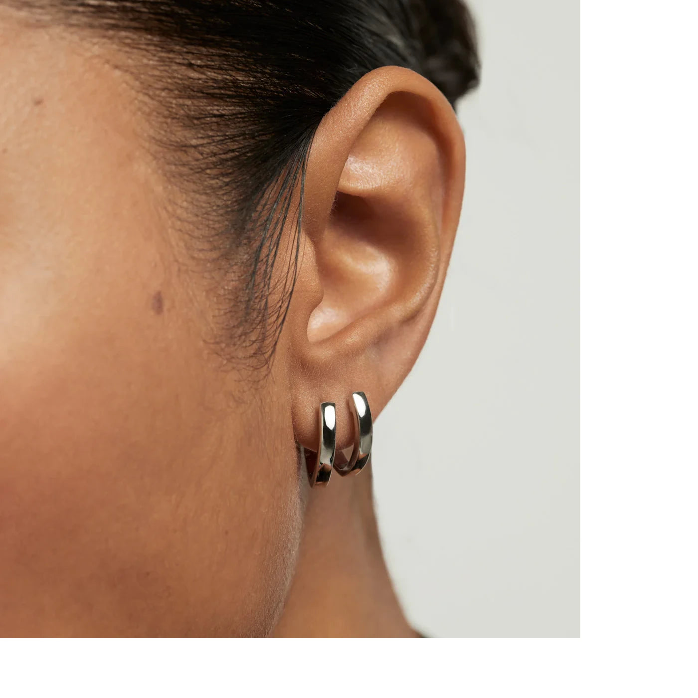 PDPAOLA | Duke Silver Hoops Earrings | AR02-A16 | designer earrings by Hooper Bolton