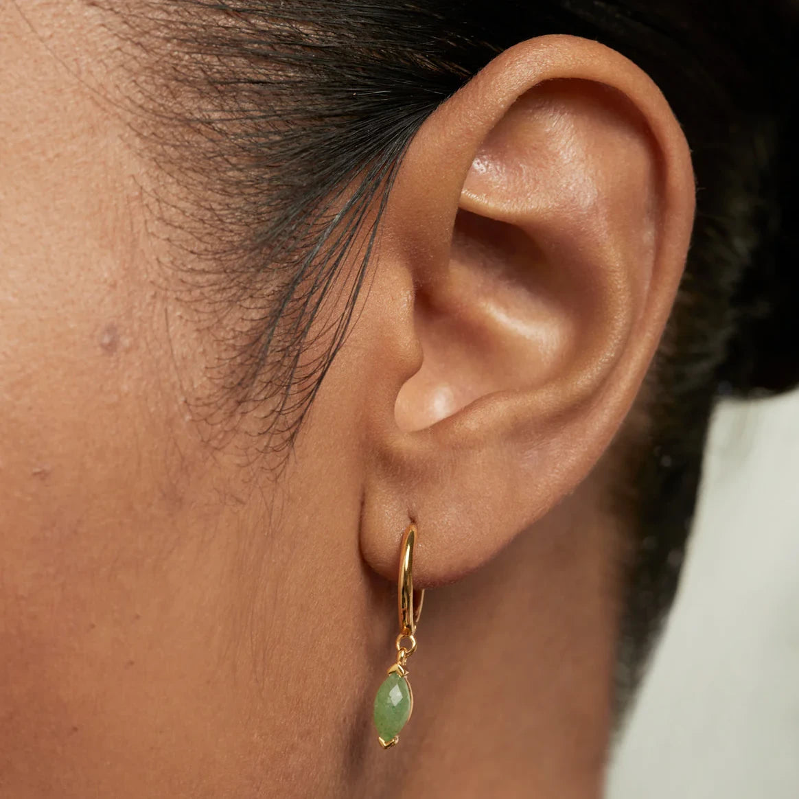 PDPAOLA | Green Aventurine Nomad Hoops Earrings | AR01-A07 | designer earrings by Hooper Bolton