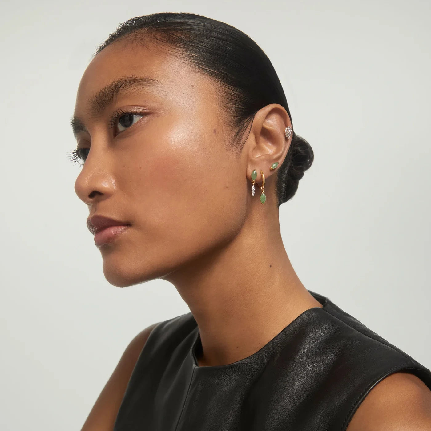 PDPAOLA | Green Aventurine Nomad Hoops Earrings | AR01-A07 | designer earrings by Hooper Bolton