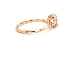 Load image into Gallery viewer, CERTIFIED 18ct GOLD OVAL DIAMOND ENGAGEMENT RING 0.90ct
