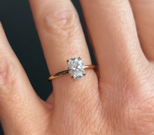 CERTIFIED 18ct GOLD OVAL DIAMOND ENGAGEMENT RING 0.90ct