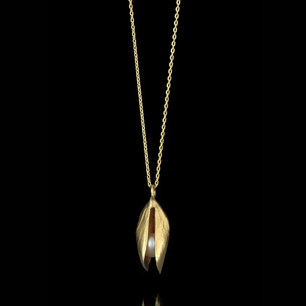 Catherine Zoraida GOLD MUSSEL SHELL AND PEARL PENDANT 28 INCH CHAIN