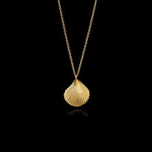 Load image into Gallery viewer, Catherine Zoraida GOLD SHELL PENDANT
