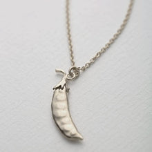 Load image into Gallery viewer, Alex Monroe - Peapod Necklace
